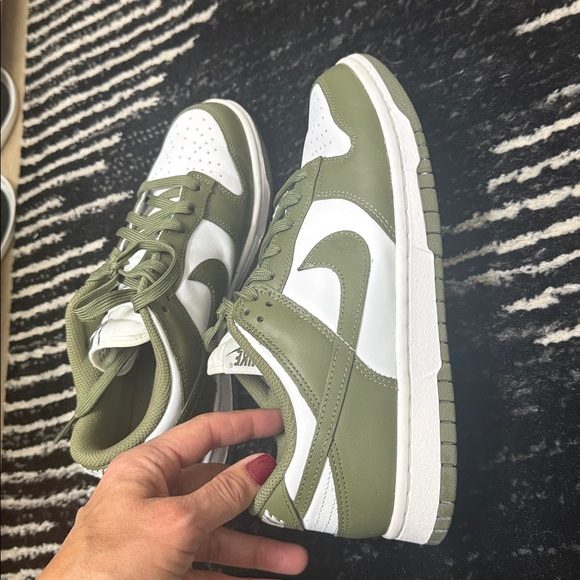 Nike army Green and White dunk low Sneakers size 9 - Picture 4 of 8